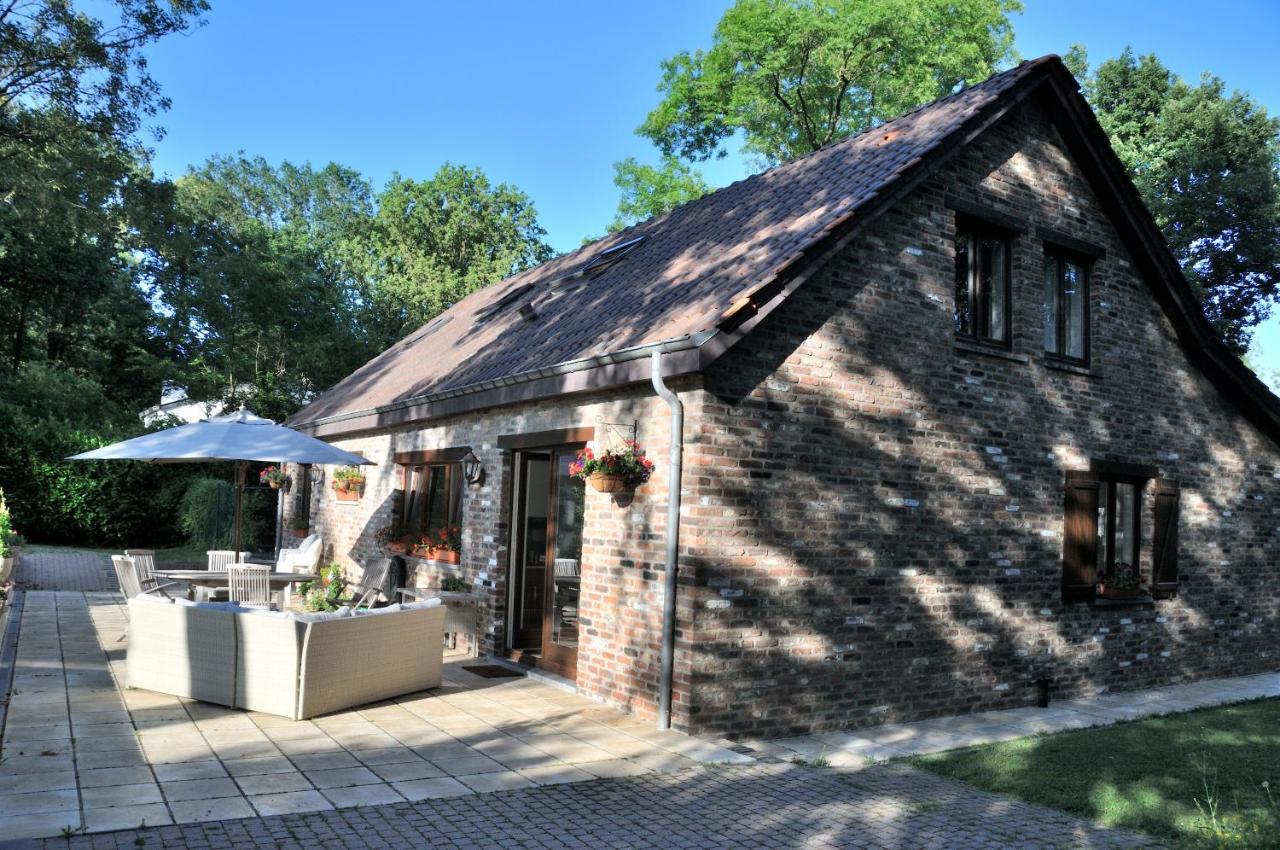 Suite Familiale Avec 2 Chambres Dans Une Villa - Quartier Vert Et Boise - 5 Kms De Namur Exterior foto