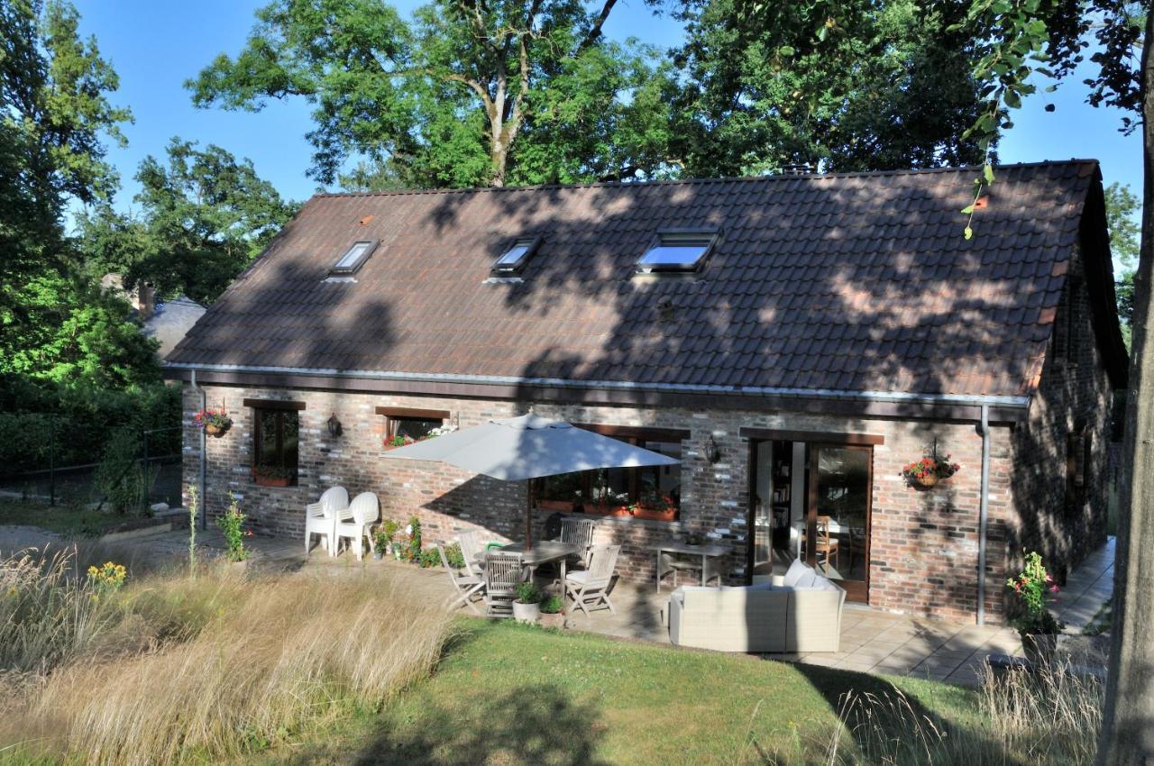Suite Familiale Avec 2 Chambres Dans Une Villa - Quartier Vert Et Boise - 5 Kms De Namur Exterior foto