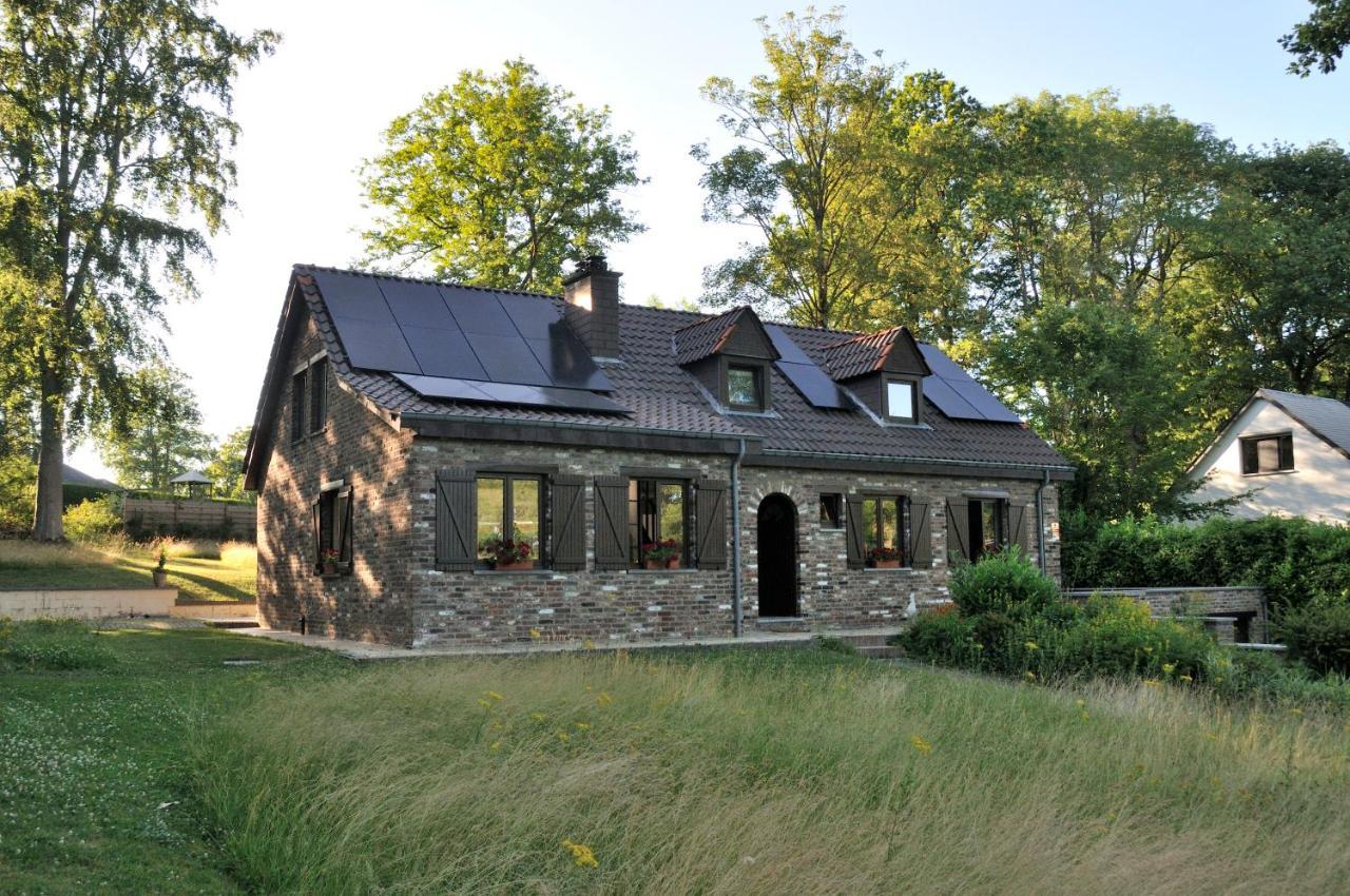 Suite Familiale Avec 2 Chambres Dans Une Villa - Quartier Vert Et Boise - 5 Kms De Namur Exterior foto