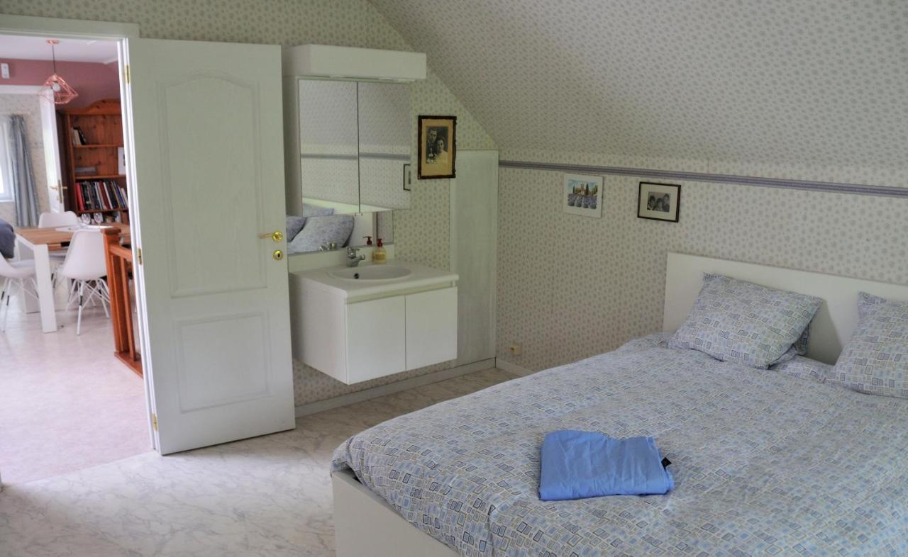 Suite Familiale Avec 2 Chambres Dans Une Villa - Quartier Vert Et Boise - 5 Kms De Namur Exterior foto