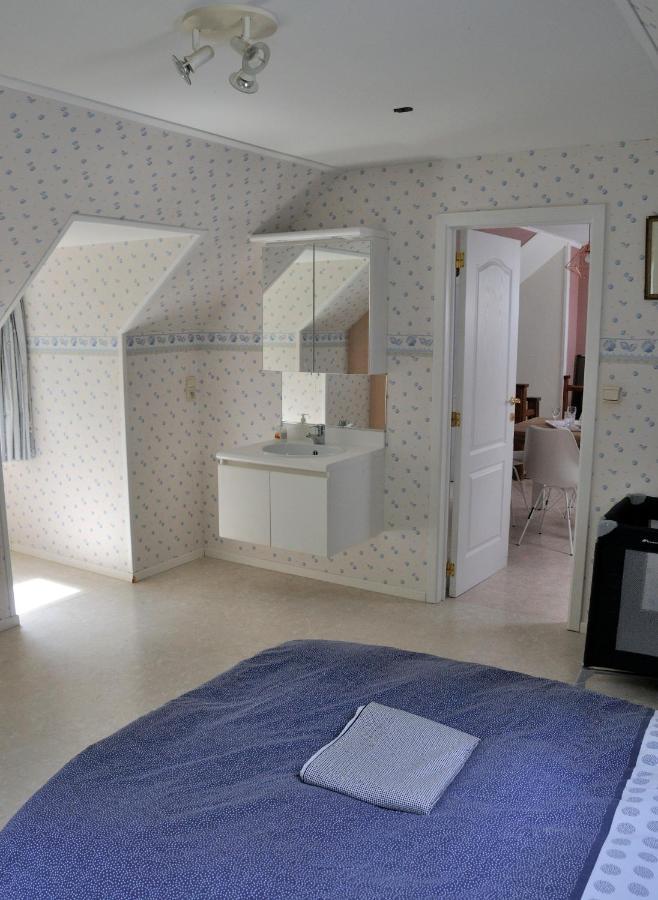 Suite Familiale Avec 2 Chambres Dans Une Villa - Quartier Vert Et Boise - 5 Kms De Namur Exterior foto