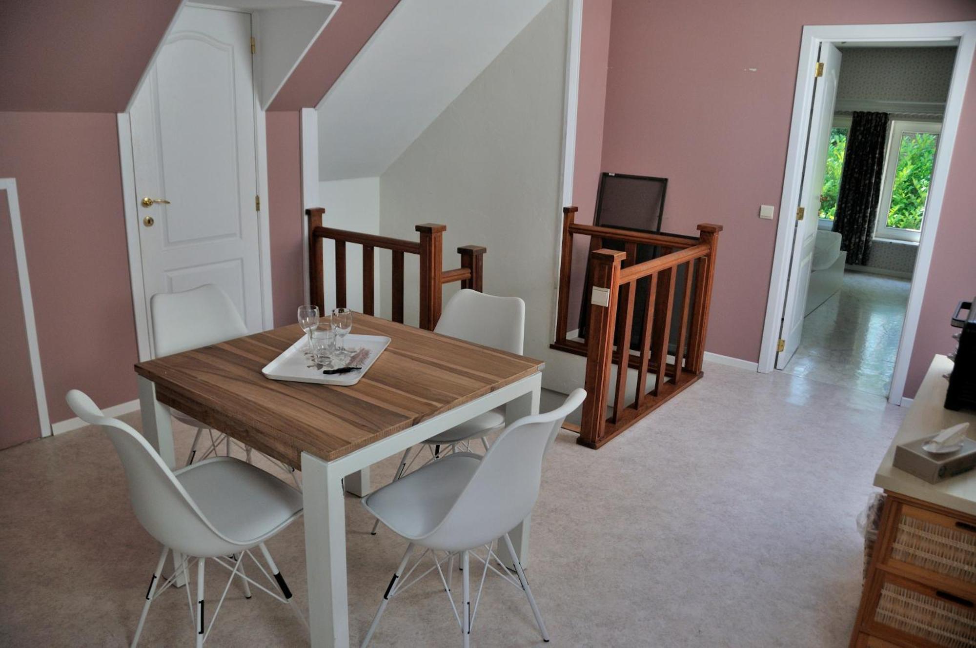 Suite Familiale Avec 2 Chambres Dans Une Villa - Quartier Vert Et Boise - 5 Kms De Namur Exterior foto
